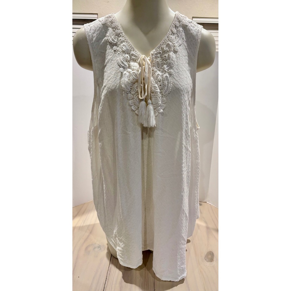 Torrid White Rayon Crochet Lace Tassel Tie V-Neck Sleeveless Blouse Top Size 3